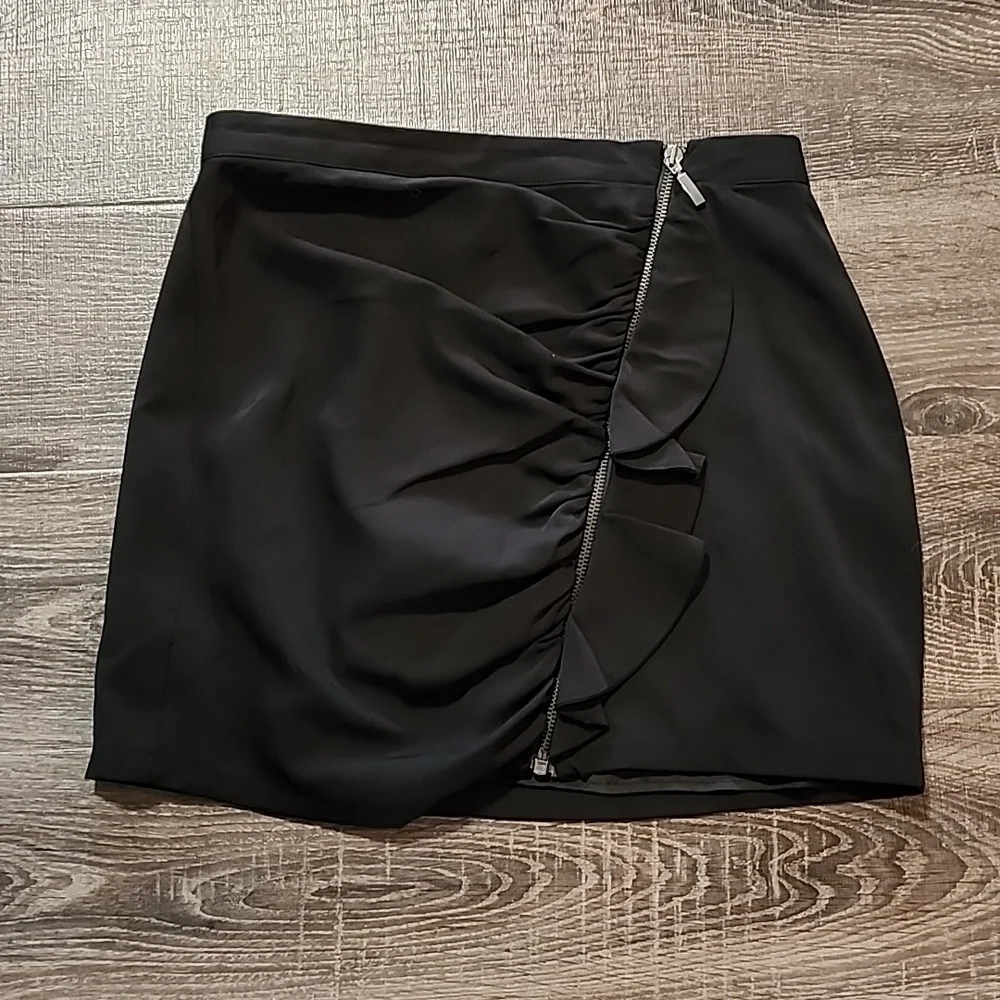 ⛅️ Zara zip front Mini Skirt ⛅️